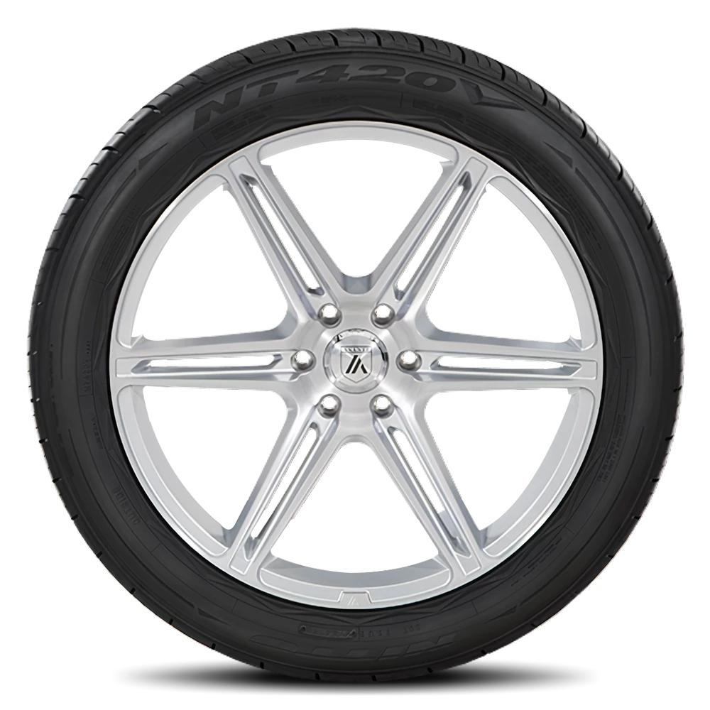 Nitto NT420V Tires 275/40R22 XL