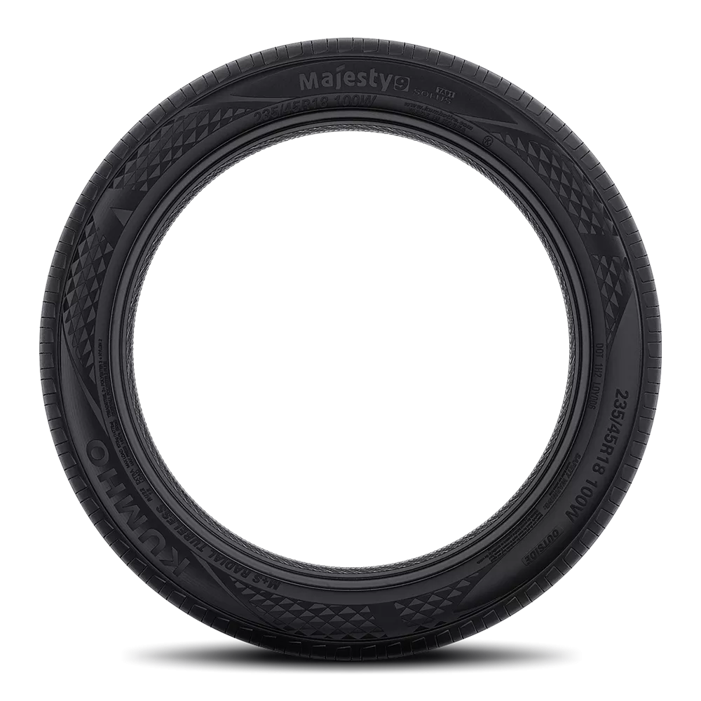 Kumho Majesty 9 Solus TA91 Tires 235/45R19 XL